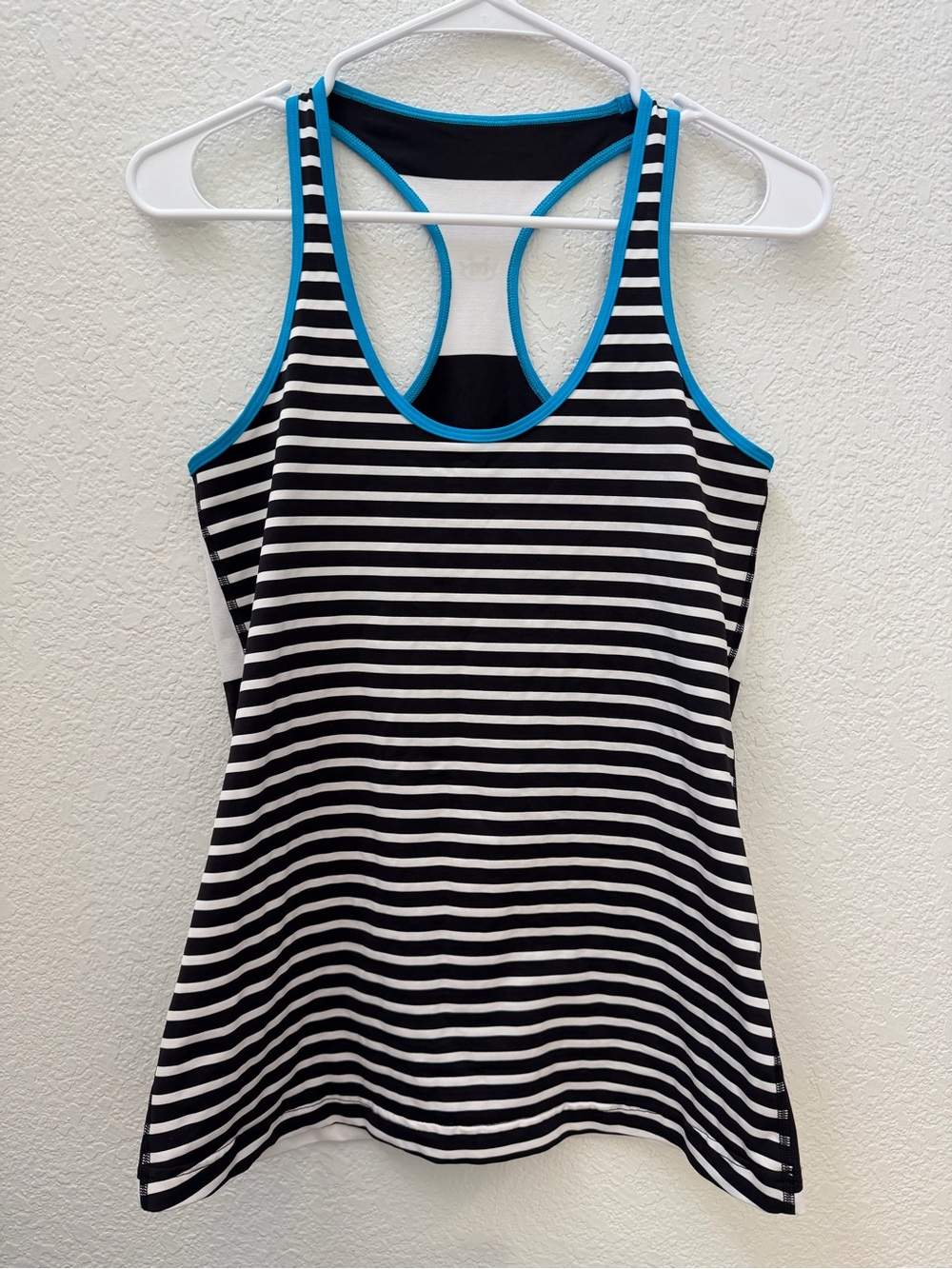 Lululemon Women’s Black & White Striped Racerback Tank with Turquoise Trim 8/10